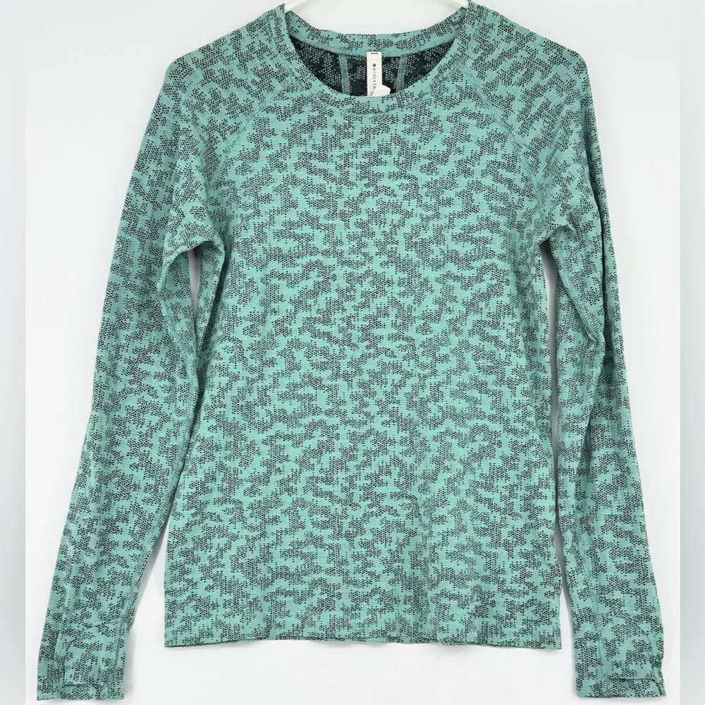 Women’s Athleta Long Sleeve Top. Size Large